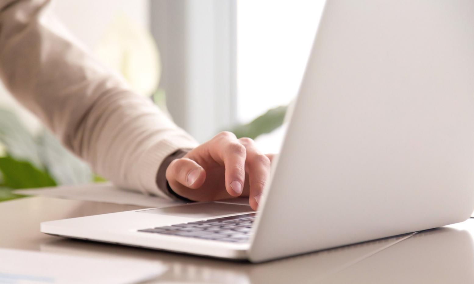 Nowoczesne interfejsy gier mobilnych projektowane z dbałością o każdy detal