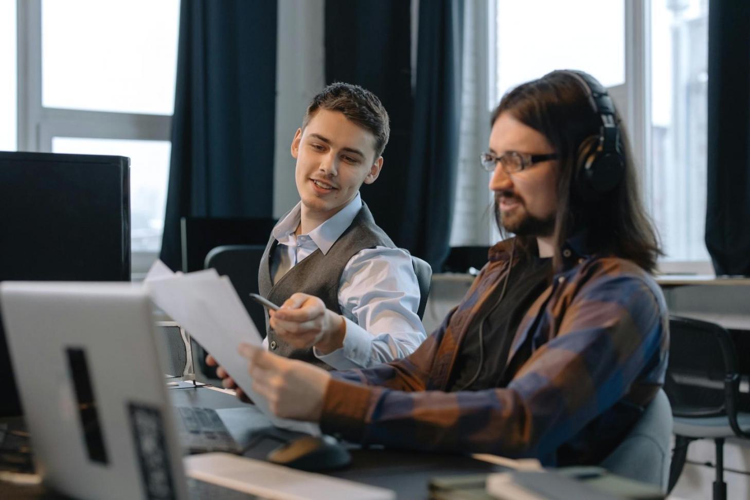 Interfejs mobilnej gry kasynowej z widocznym układem elementów dostosowanym do ekranów dotykowych